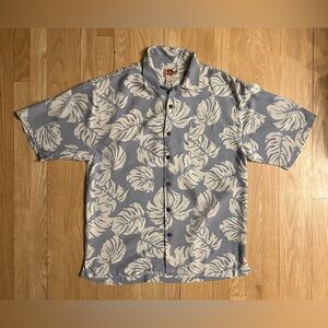 Hilo Hattie Men’s Silk Leaf Print Hawaiian Shirt Light Blue White, Size Small